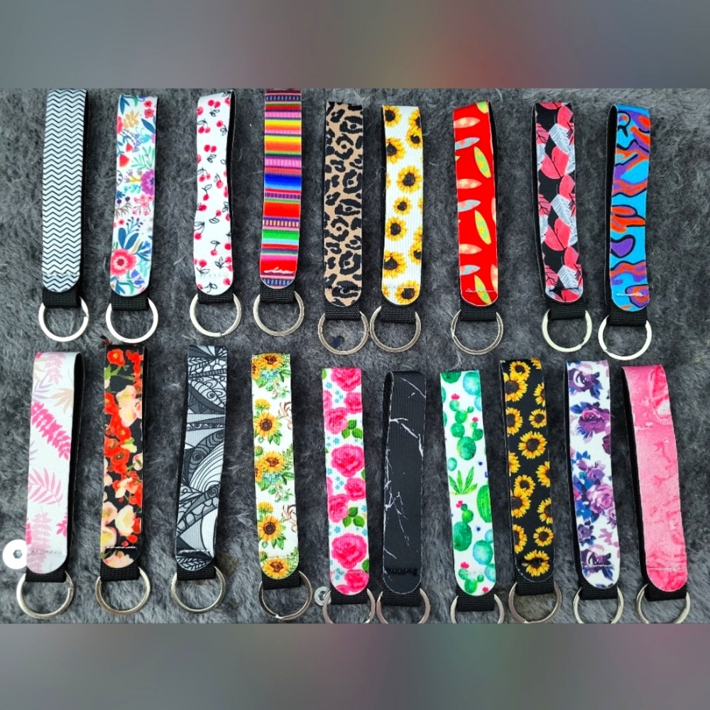 Wristlet keychains